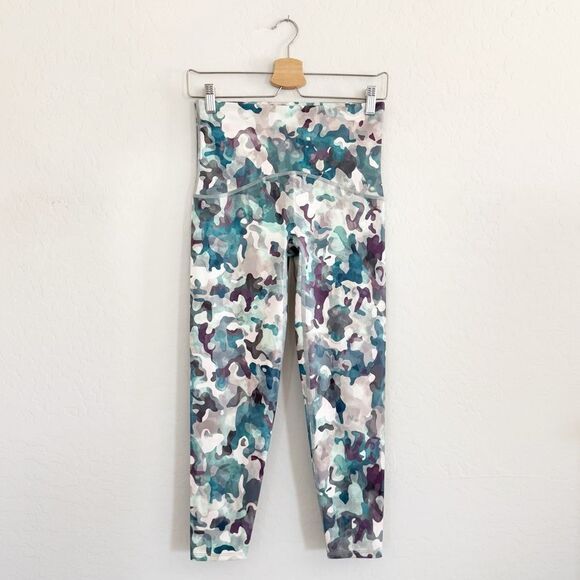 New Spanx Womens Booty Boost Active 7/8 Leggings Painted Camo Size Medium - Picture 2 of 13
